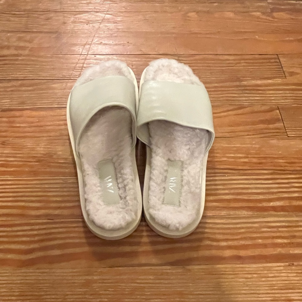 Sandals - Picture 2 of 3